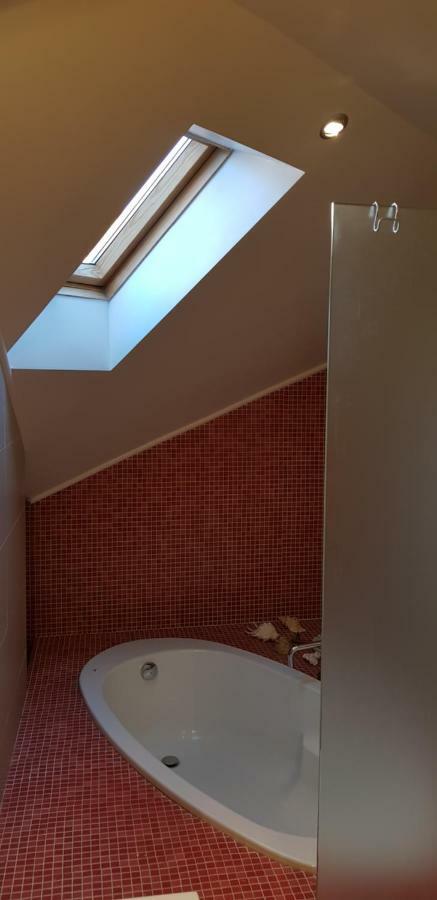 Exceptional Uzupis Bridge 3 Bedroom Apartment Vilnius Exterior foto